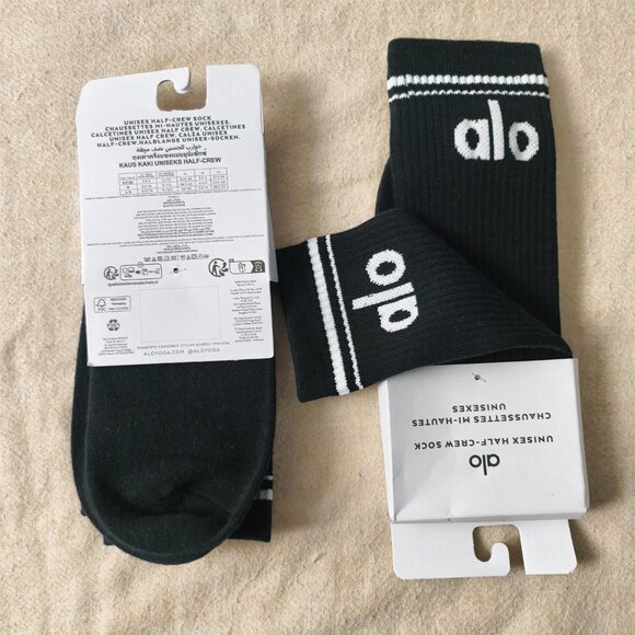 🧢Alo Yoga Socks 2 Pairs - Picture 2 of 3